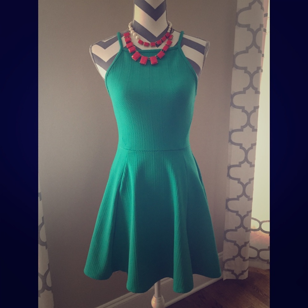 Dress - Picture 1 of 4